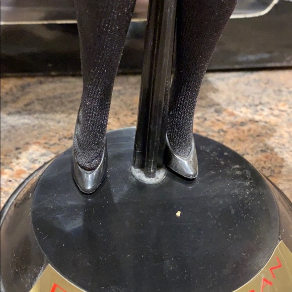 Donna Karan Limited Edition Bloomingdales Barbie - Picture 9 of 16